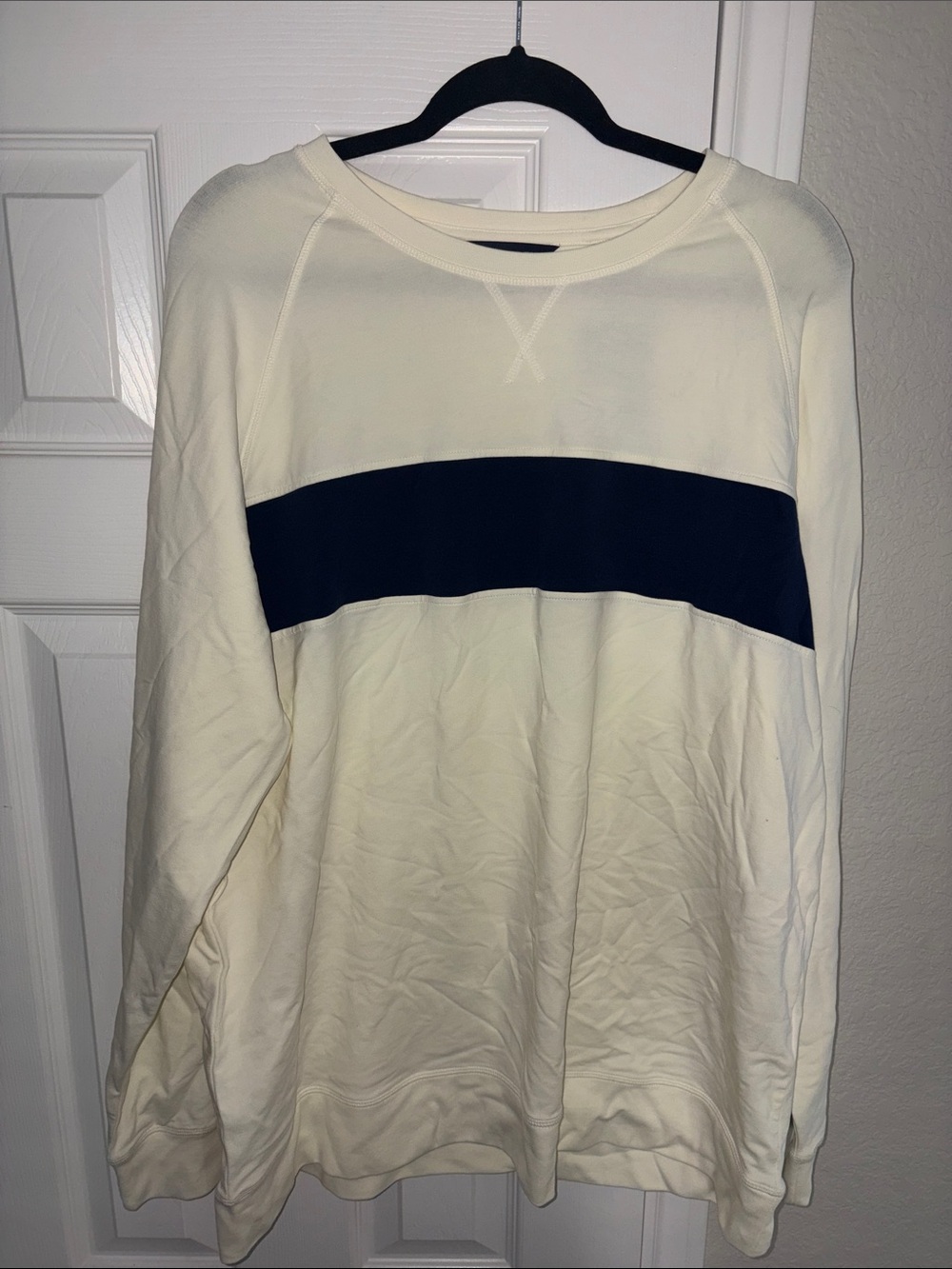 Roundtree & Yorke Cream Long Sleeve Shirt with Navy Chest Stripe - New with Tags